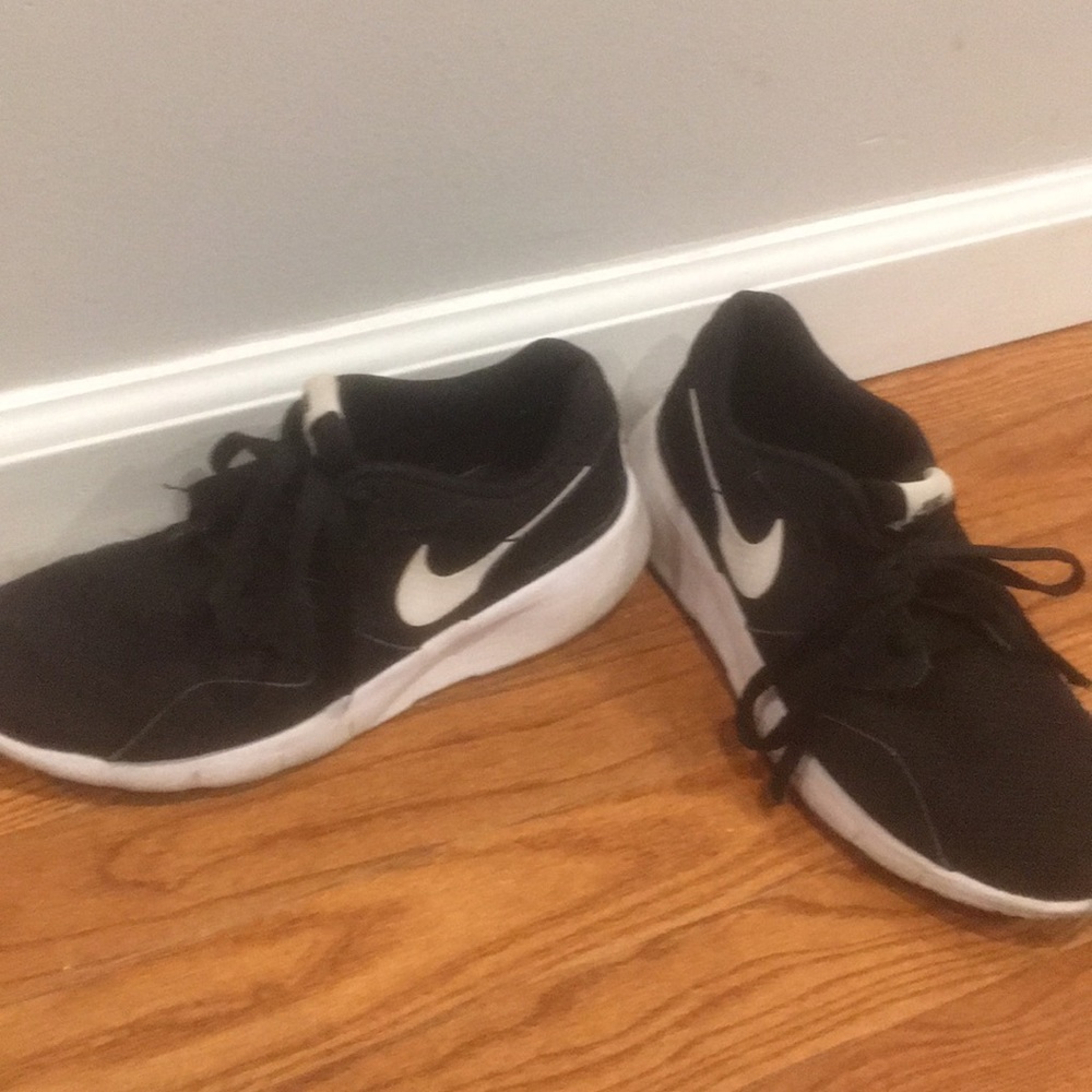 Nike black sneakers